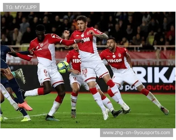 法甲摩纳哥短传连动，门前混战终结得分——精彩瞬间诠释战术艺术